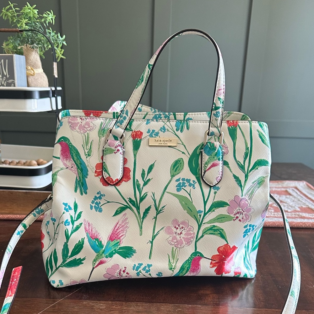 *CUTE!* EUC Kate Spade Flower and Hummingbird Purse!